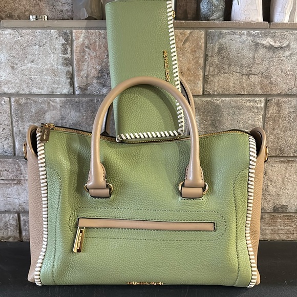 NWT Michael Kors Carine whip stitch bag and wallet - Picture 1 of 12